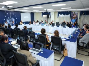 Cambios en horarios laborales avanzan en El Salvador, ¿qué se propone?
