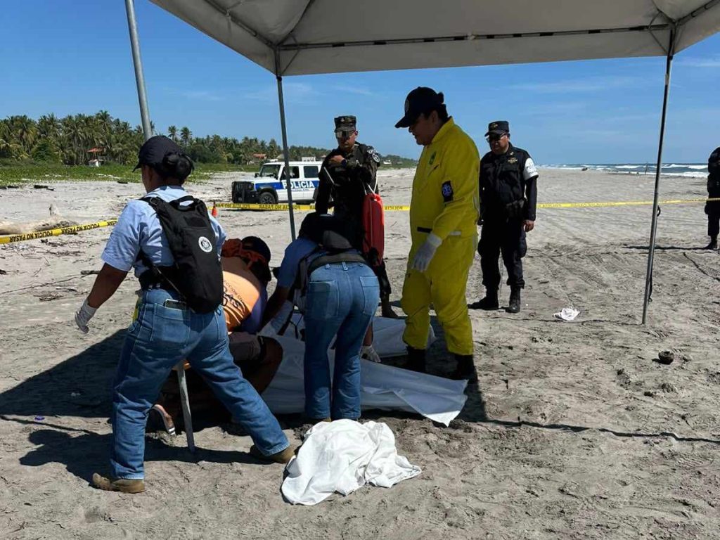 Dos colombianos mueren arrastrados por corrientes marinas en la Costa del Sol