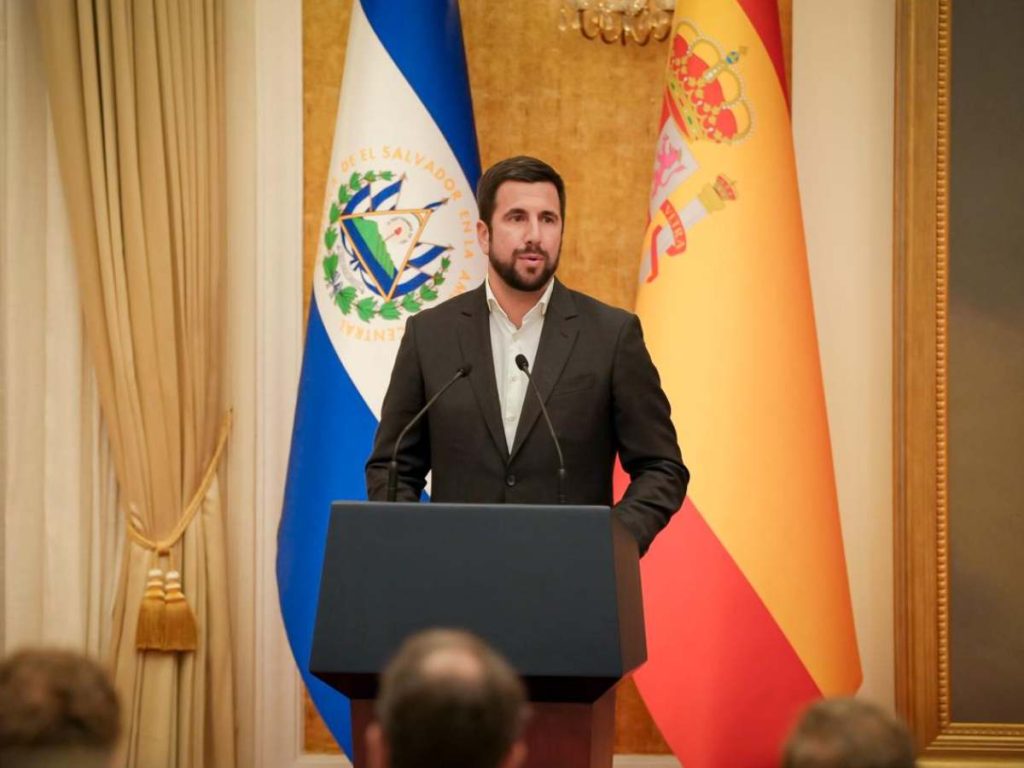 El empresario español de 37 años preside el Grupo Cox, compañía que anunció una inversión de $2,900 millones en El Salvador. Foto