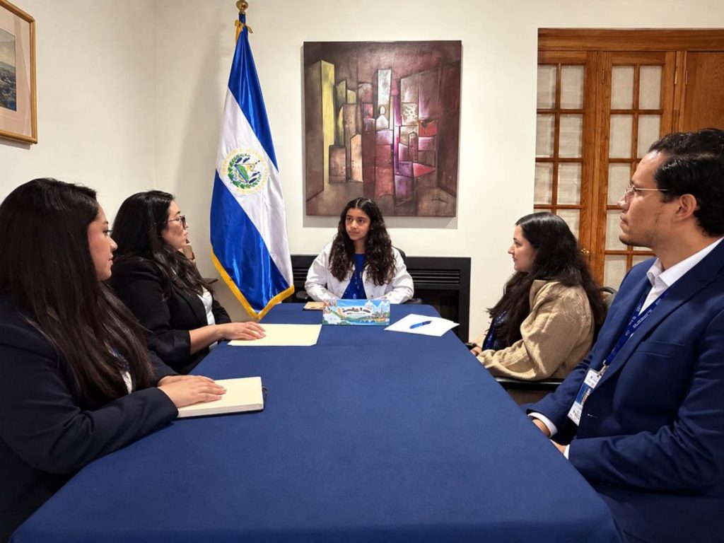 Esmeralda-Pineda - diáspora-salvadoreña - Canadá - Embajada-de-El-Salvador