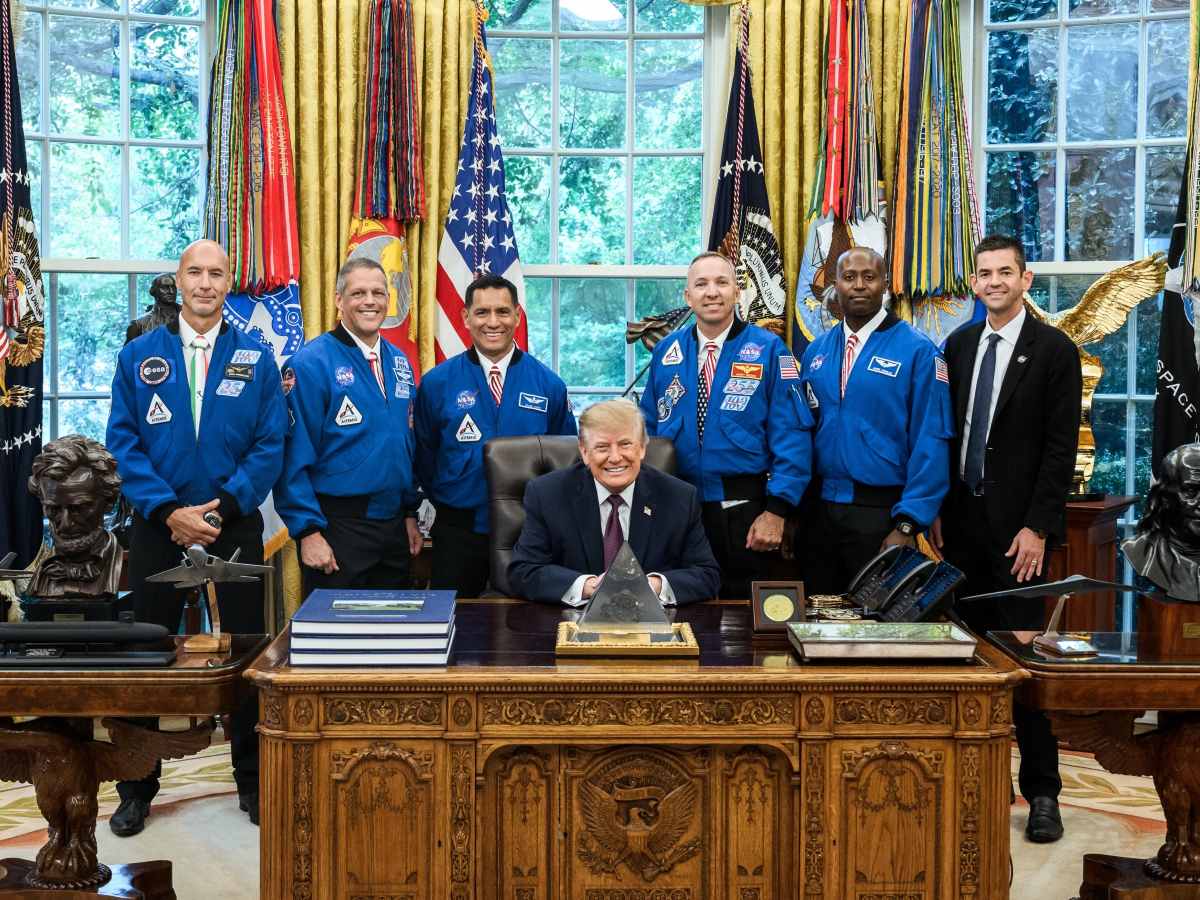 Frank Rubio, astronauta salvadoreño se reúne con Trump junto a la tripulación de Artemis III