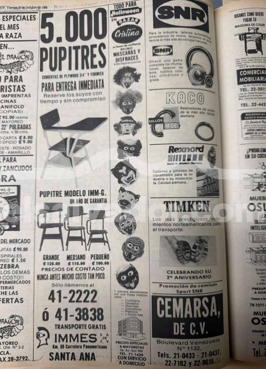 Página entera de periódico antiguo mostrando anuncios de pupitres, repuestos y la sección "Todo para Halloween en Bazar Cristina"