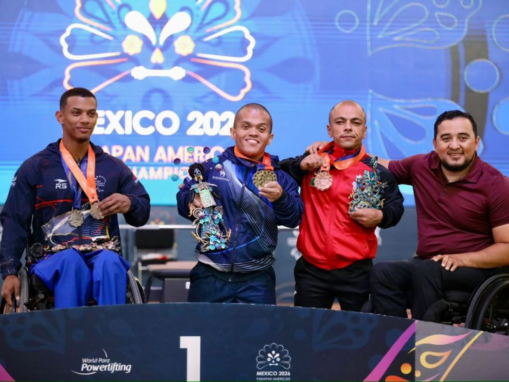 El salvadoreño Herbert Aceituno levantó 181 kilogramos para quedarse con el primer lugar. Foto / INDES