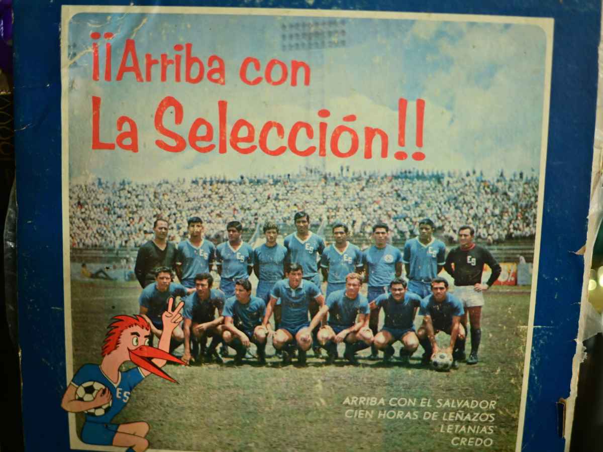Portada conmemorativa de época «¡¡Arriba con La Selección!!» con la foto oficial de la selección nacional de 1970.