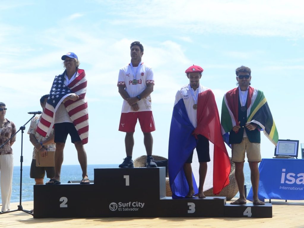 Benoit Clemente, de Perú, logra el oro; seguido por Tony Silvagni, de Estados Unidos; Edouard Delpero, de Francia; y Sam Christianson, de Sudáfrica.
