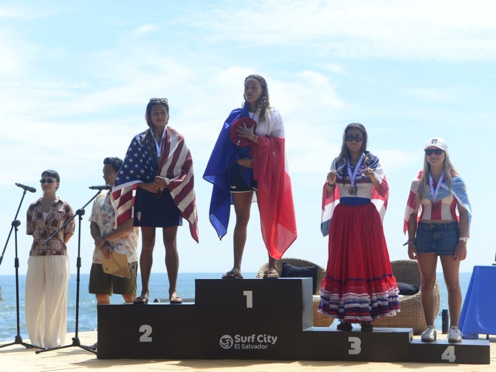 Las representantes de Francia, Estados Unidos, Puerto Rico y Costa Rica ocuparon los cuatro primeros lugares del Mundial de Longboard 2026 en El Sunzal.