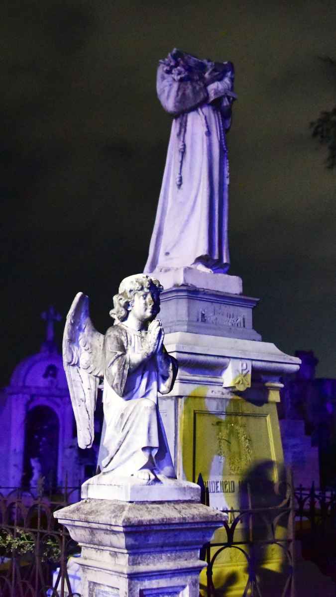 ML necroturismo cementerio los ilustres