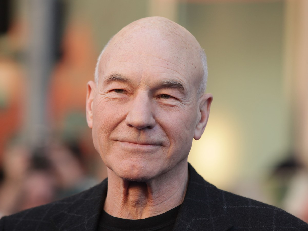 El actor británico Patrick Stewart, reconocido mundialmente por interpretar al Profesor X en X-Men y al capitán Jean-Luc Picard en Star Trek, falleció a los 86 años en Los Ángeles.