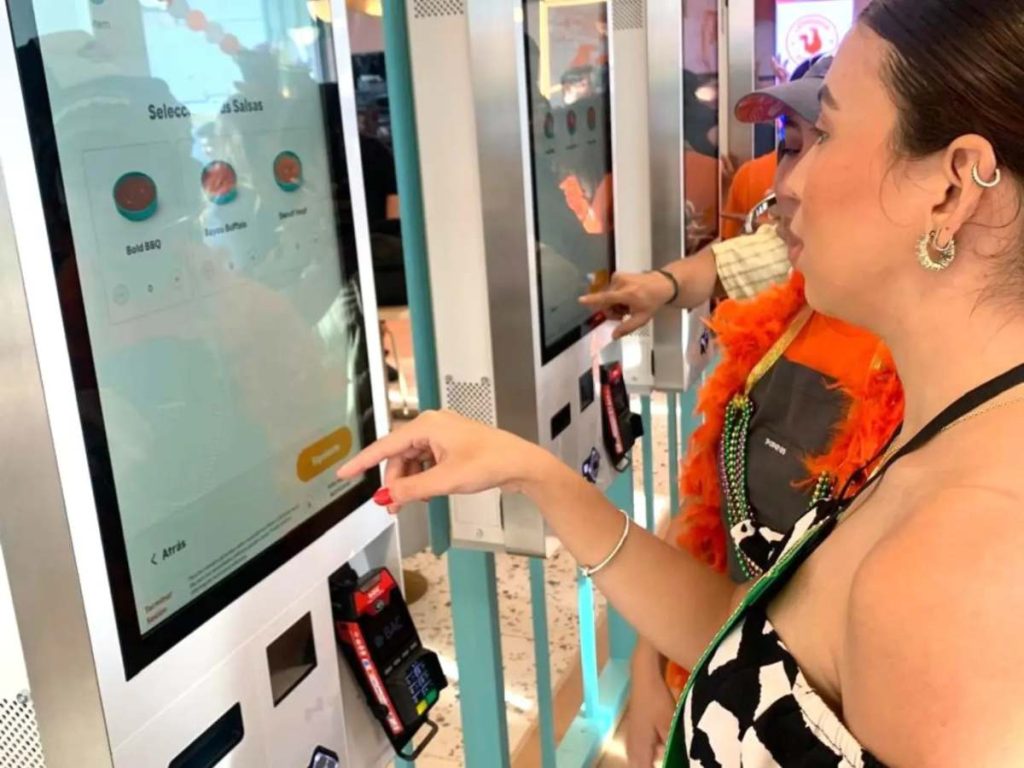 Popeyes inauguró su tercera sucursal en El Salvador, ubicada sobre el bulevar de Los Héroes, en San Salvador.