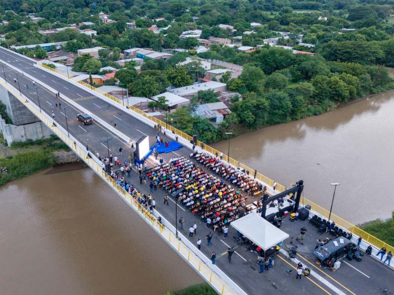 El antiguo puente de La Hachadura continuará funcionando mientras las autoridades de El Salvador y Guatemala definen su futuro. Foto