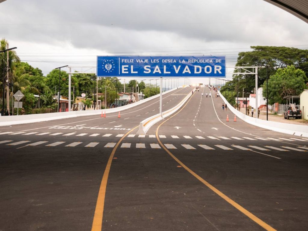 Bukele inauguró el puente General Manuel José Arce, que conecta El Salvador con Guatemala a través de la frontera de La Hachadura, en Ahuachapán. Foto: Cortesía.