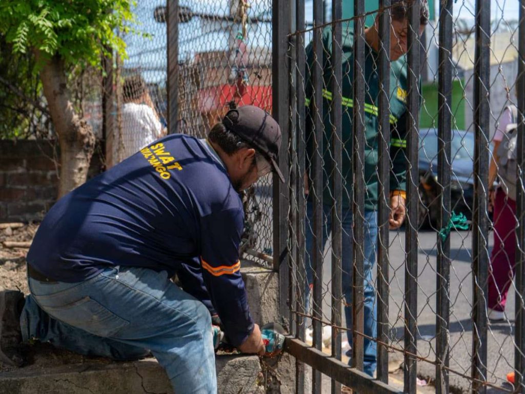 Soyapango - Avenida-Cuba - Cucumacayán - obstáculos - aceras - portón