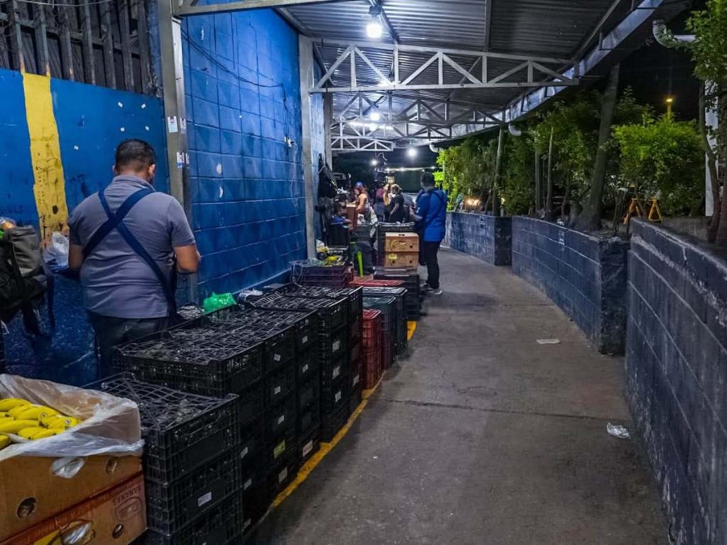 Vendedores-Mercado-La -Tiendona