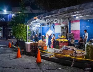 Vendedores-Mercado-La-Tiendona