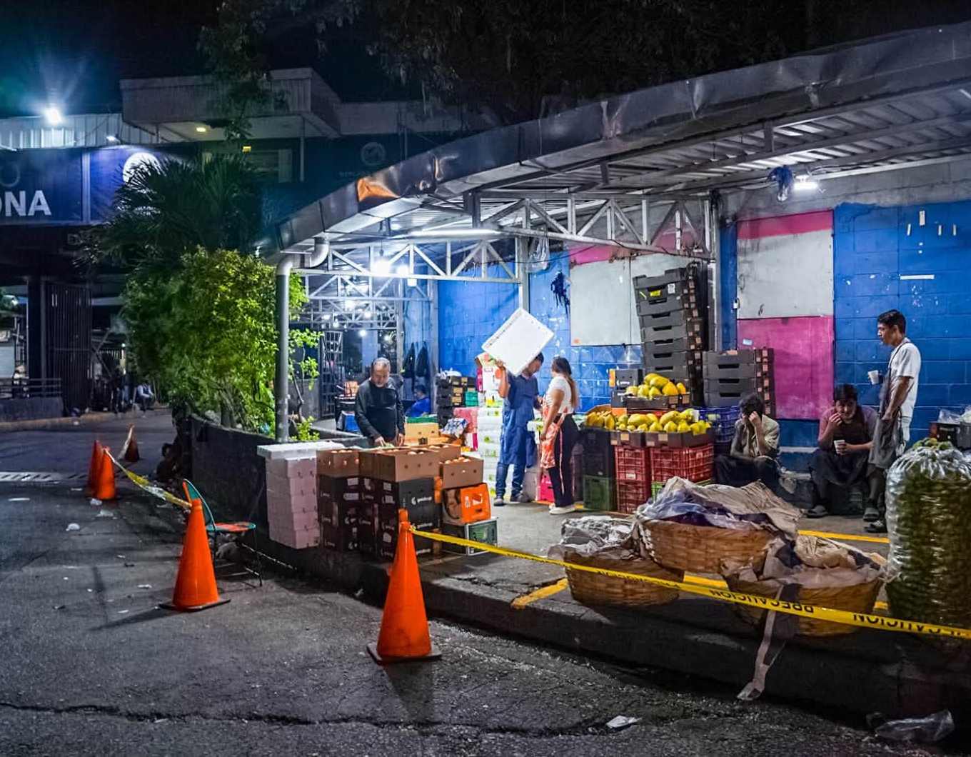 Vendedores-Mercado-La-Tiendona
