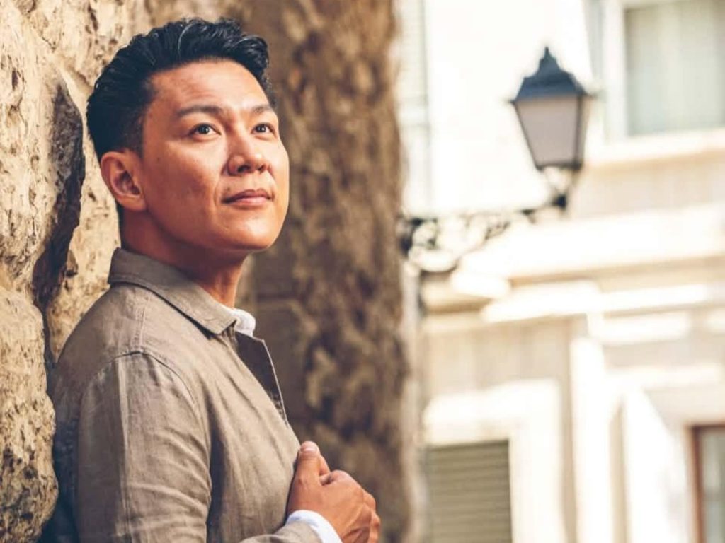 Yokoi Kenji conectó con los salvadoreños al destacar con humor varias palabras y expresiones populares del país.
