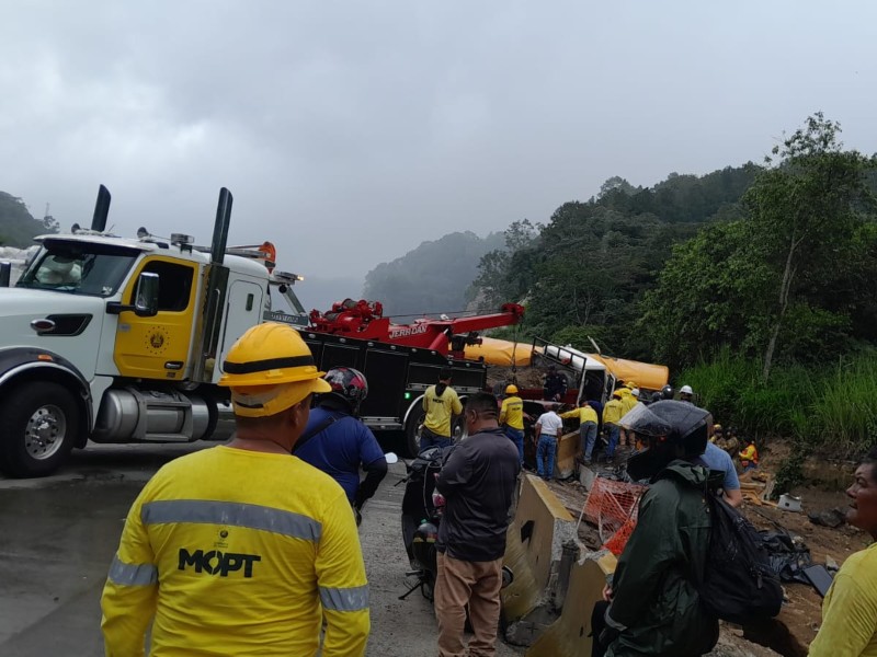 La unidad 021 de Comandos de Salvamento trasladó a tres víctimas luego del percance.