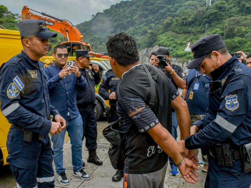 El conductor del camión involucrado en el accidente de Los Chorros no tenía licencia de conducir, según el ministro Romeo Rodríguez.