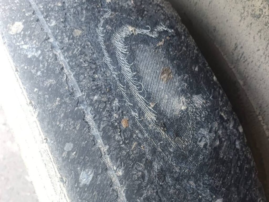 - Un percance entre transporte pesado y un vehículo liviano dejó un lesionado este lunes, mientras continúan los controles a camiones de carga.