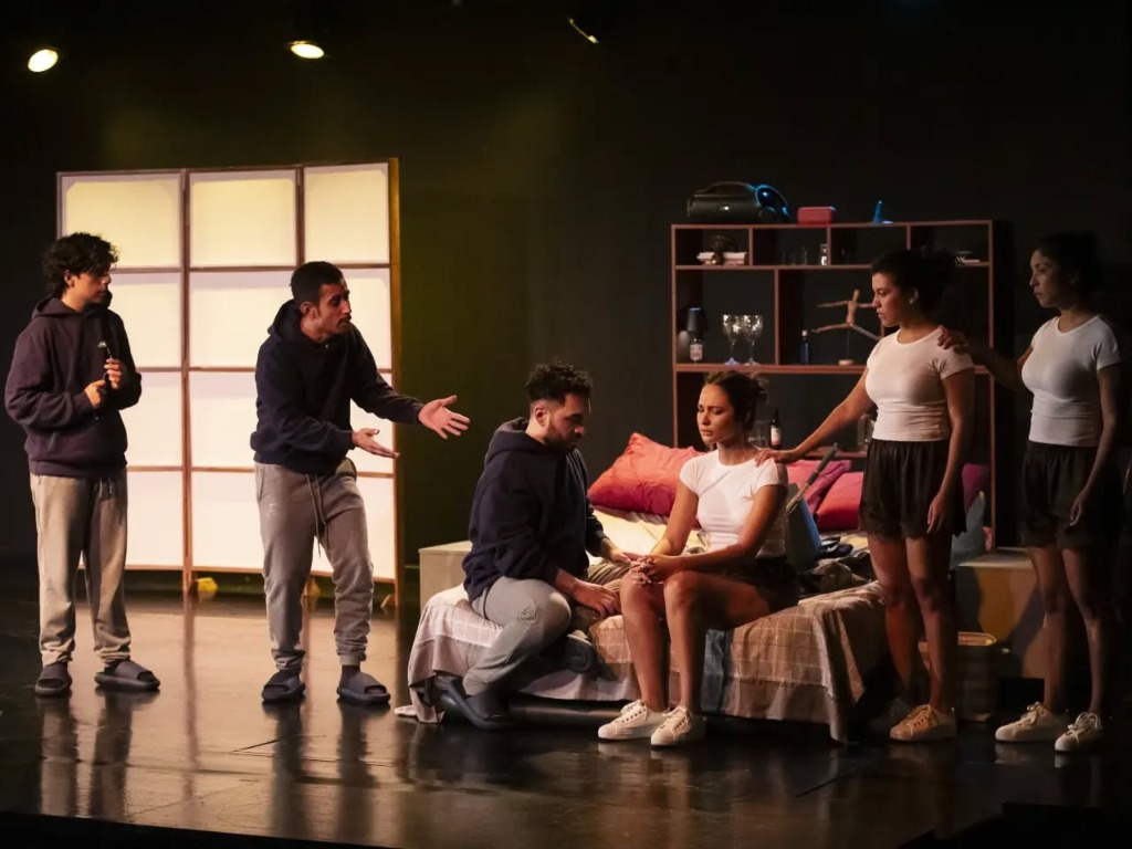 así-de-simple-teatro-luis-poma