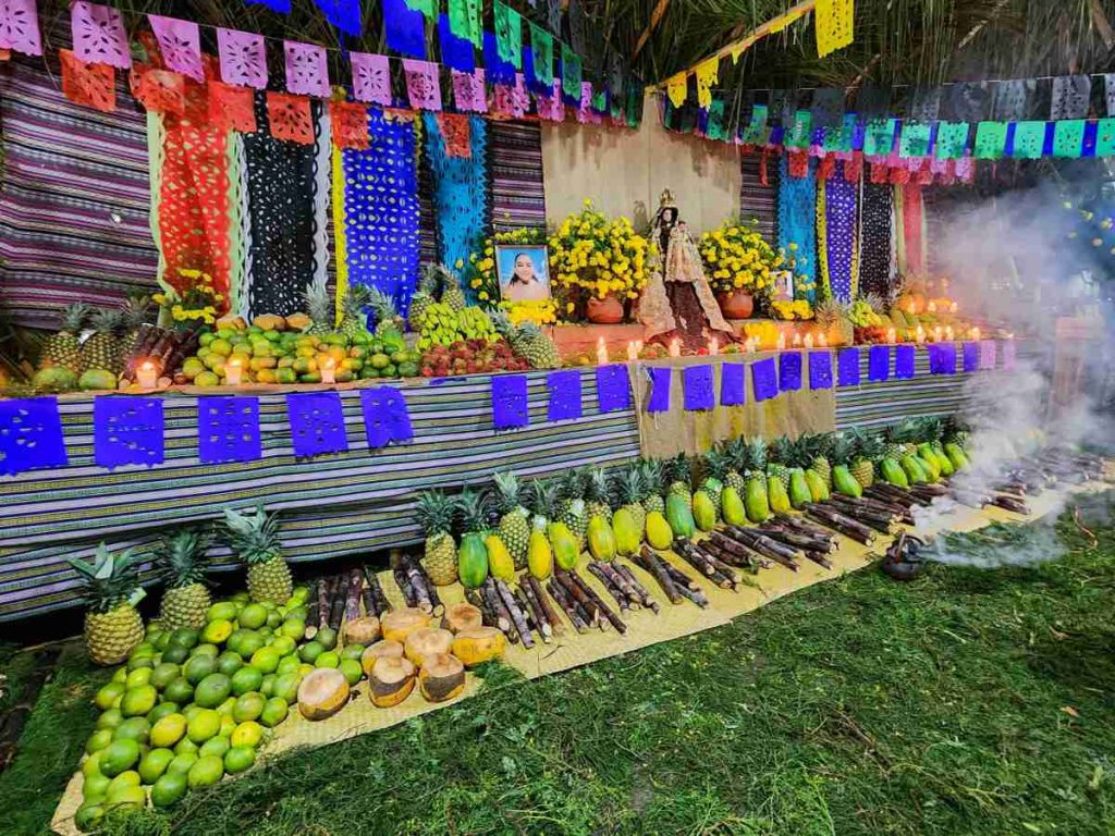 Altares y ofrendas forman parte de una de las celebraciones culturales más representativas de Nahuizalco.