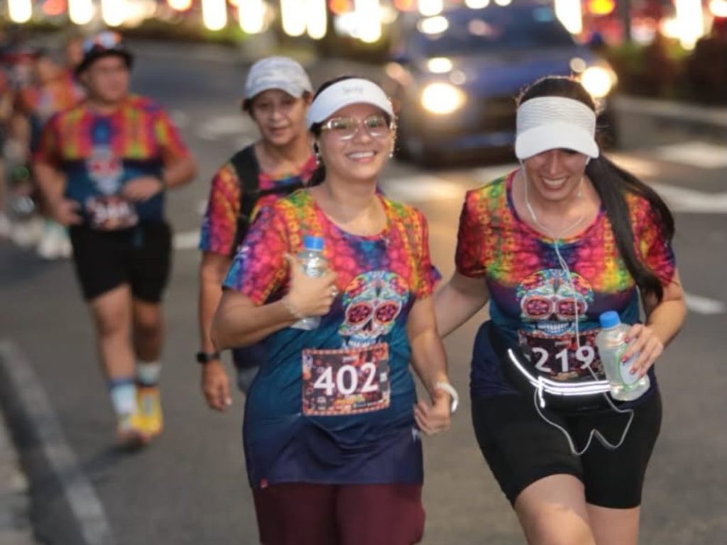 Con recorridos de 3, 5 y 10 kilómetros, la Carrera Día de Muertos invita a celebrar la vida y recordar a los seres queridos.