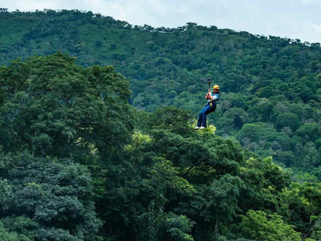 Ubicadas cerca del Lago de Yojoa, las cataratas de Pulhapanzak son una alternativa para los salvadoreños que buscan naturaleza y adrenalina en Honduras.