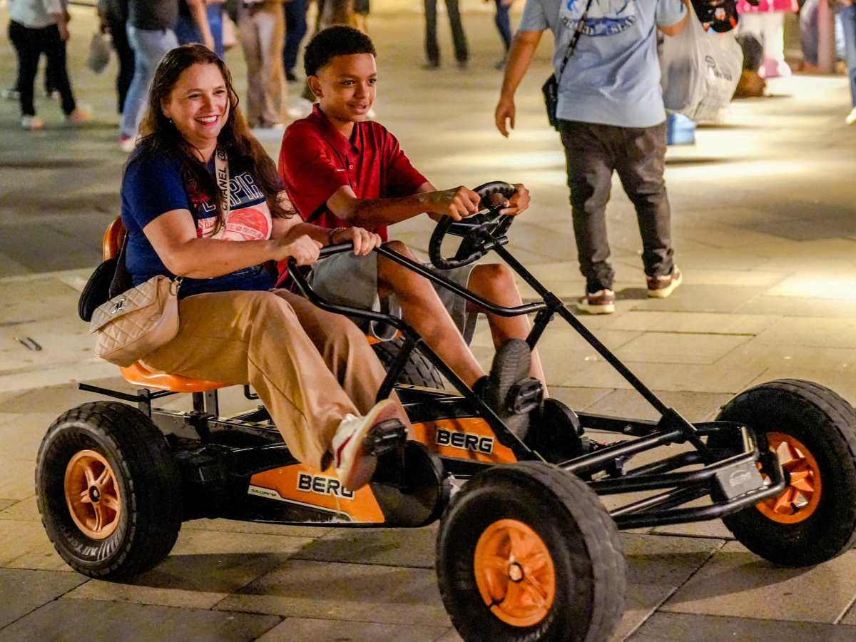 Miles de hondureños aprovechan la Semana Morazánica para disfrutar de los destinos turísticos de El Salvador.