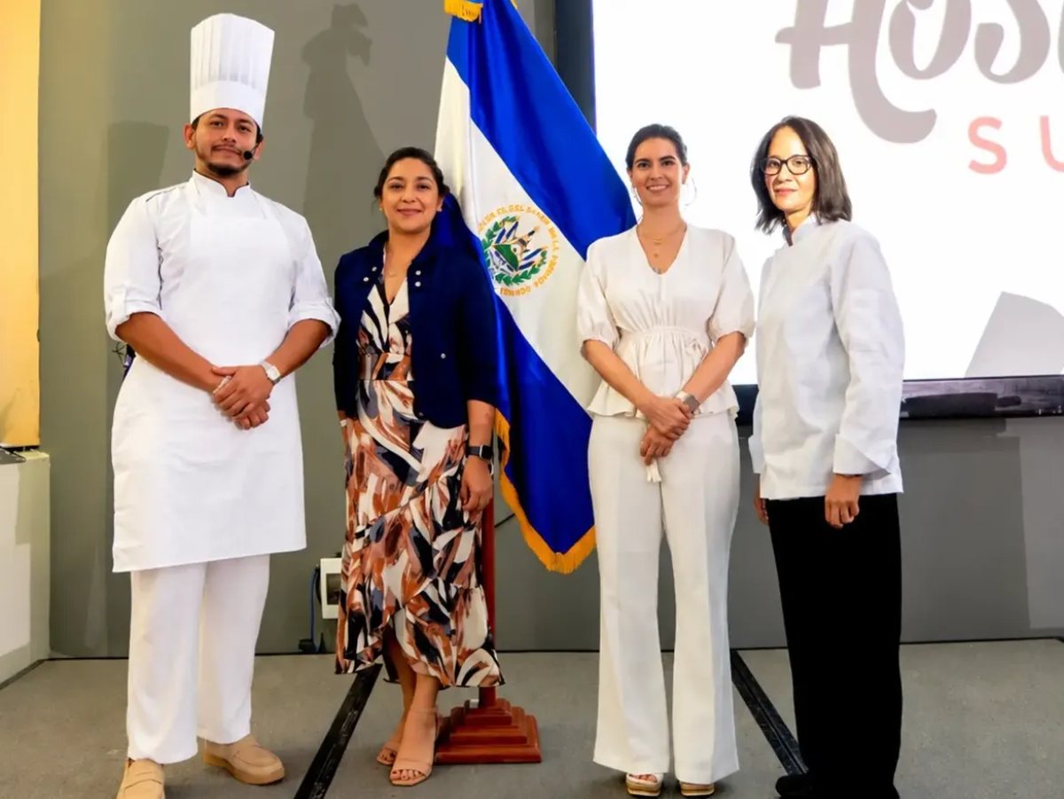 El chef Miguel Rodríguez representó a El Salvador en Hostelería Summit 2026, realizado en República Dominicana.
