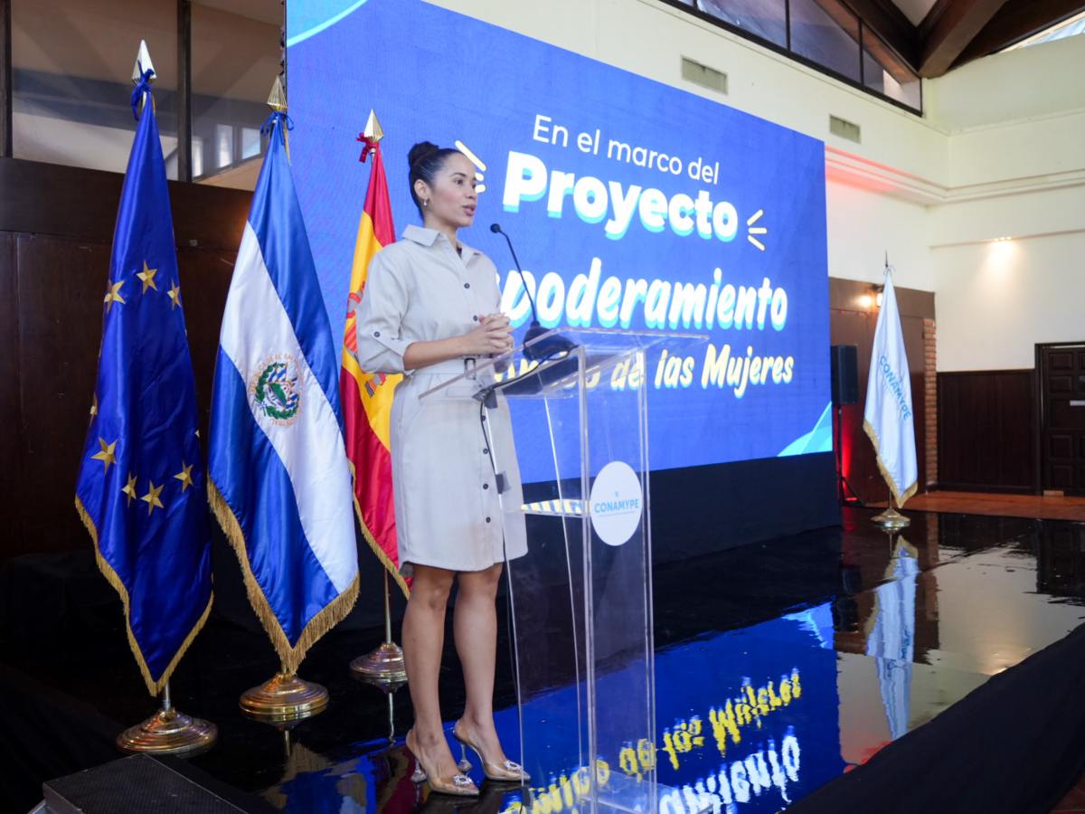 CONAMYPE apoya a más de 60 emprendedoras en la formalización de sus negocios.