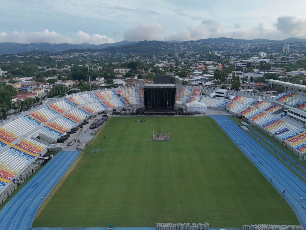 El estadio Jorge “Mágico” González ya muestra avances visibles en el montaje para el concierto de Iron Maiden del 5 de octubre.