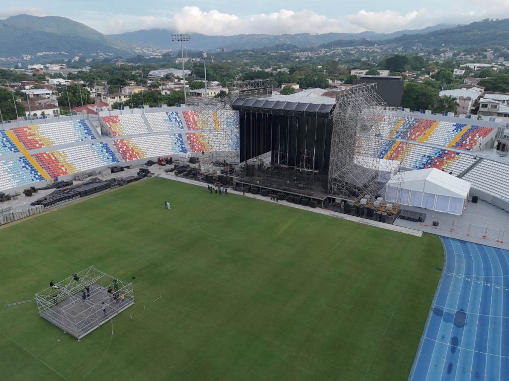 El estadio Jorge “Mágico” González ya muestra avances visibles en el montaje para el concierto de Iron Maiden del 5 de octubre.
