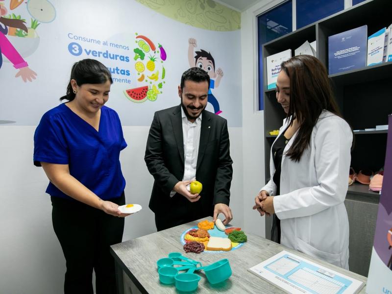 5. Personal capacitado brindará orientación sobre alimentación y hábitos saludables en los nuevos consultorios de nutrición.