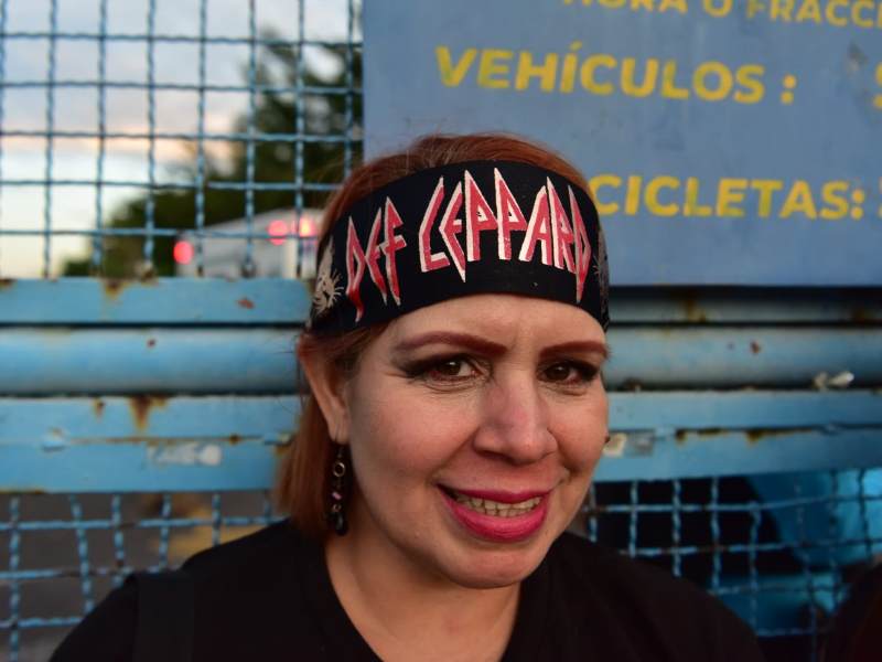 Celina es de las primeras en la fila, ha llegado desde Cuscatancingo