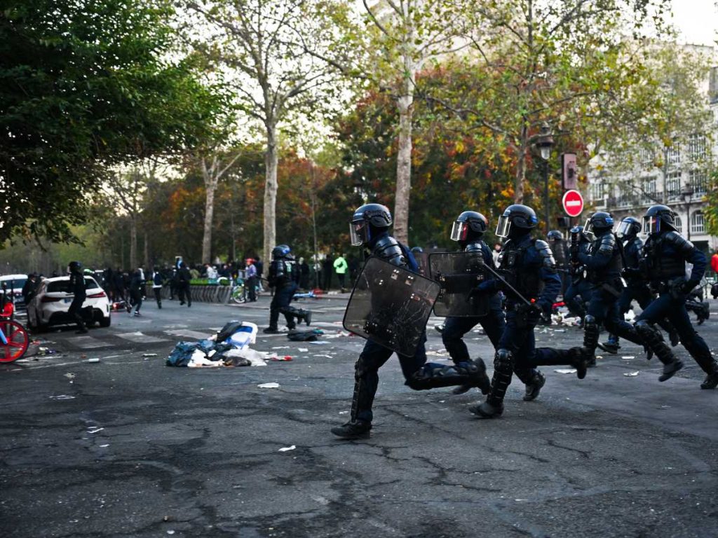Francia admite fallas de seguridad y prepara despliegue policial masivo