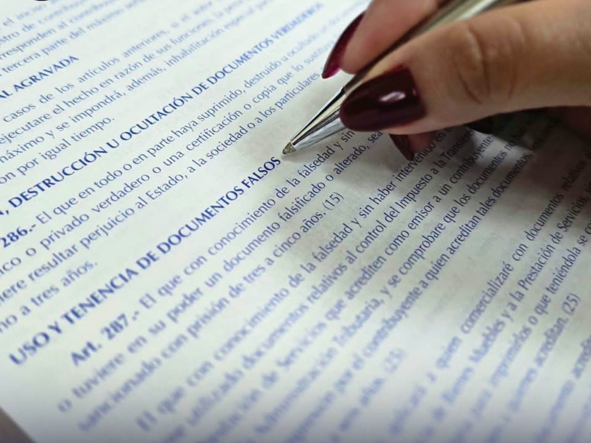 Procesan a estudiante por presunto uso de constancias médicas falsas