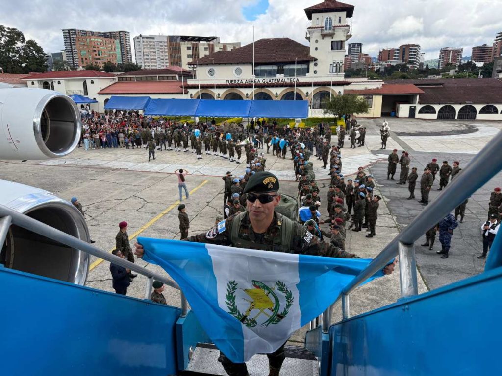 1. El Ejército de Guatemala realizó una ceremonia de despedida para los militares que se integrarán a una misión internacional de seguridad en Haití. Foto: Ejército GT Oficial.