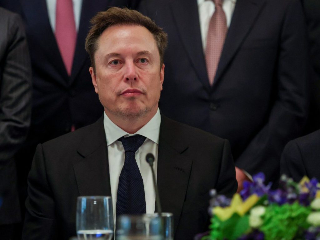 Elon Musk prometió regalar una acción de SpaceX a cada niño de Estados Unidos en 2027.