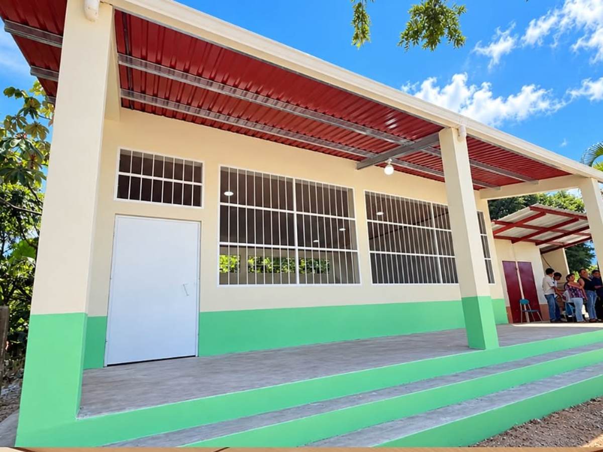 Según Fujiyama, los dos bitcoins se transformaron en cemento, bloques, techos y espacios para estudiantes hondureños.