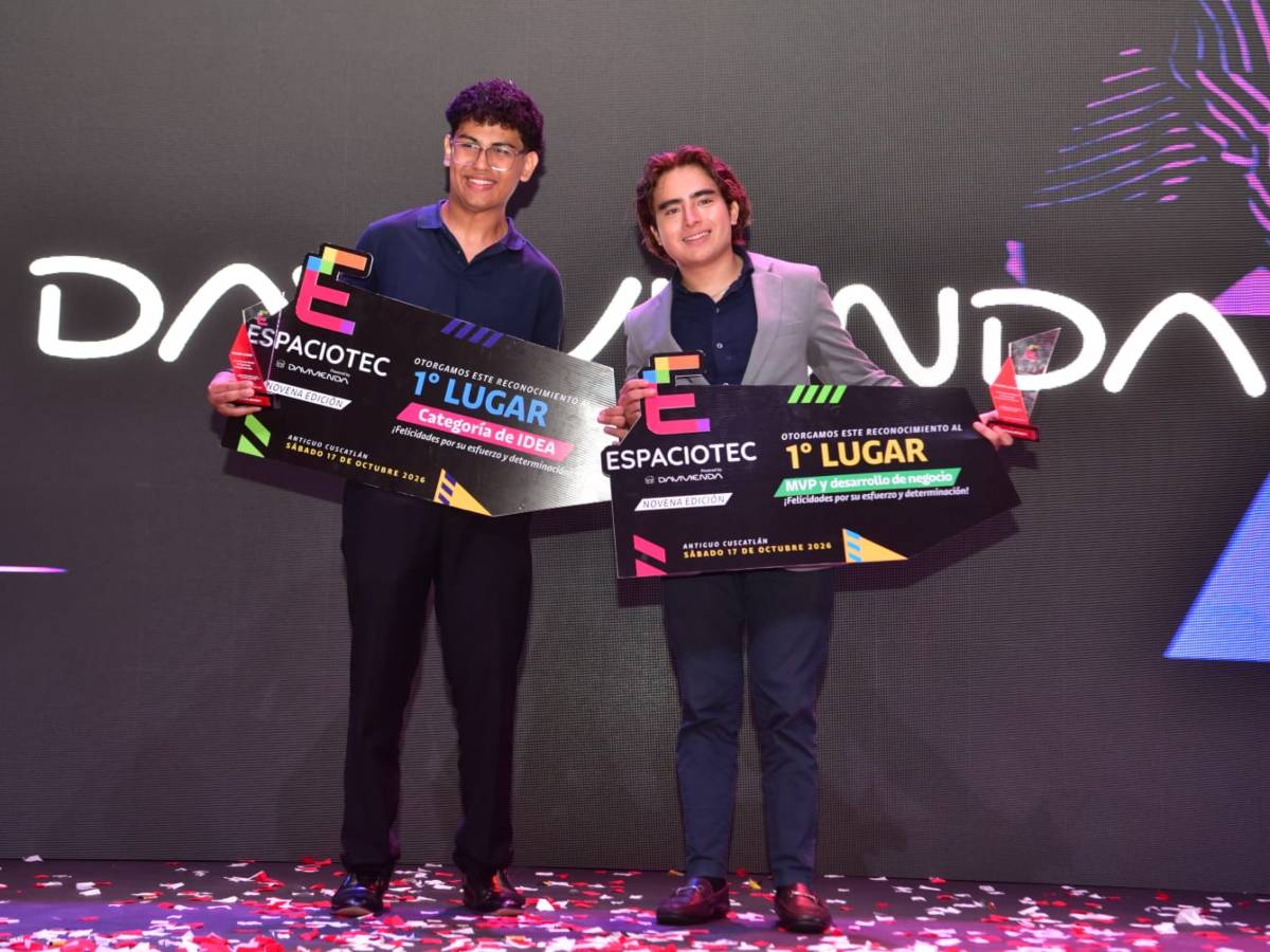 Los ganadores de Espaciotec 2026 celebraron con emoción sus reconocimientos, destacando el esfuerzo, la perseverancia y los conocimientos adquiridos.