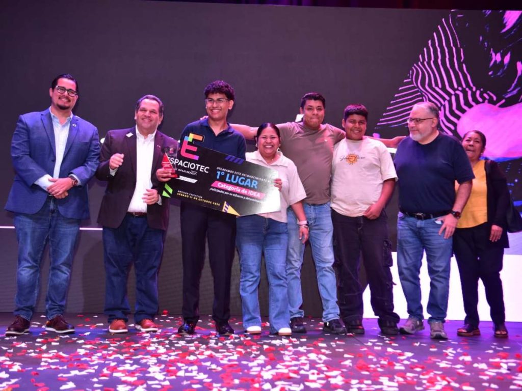 Diez emprendimientos finalistas presentaron soluciones innovadoras en sectores como salud, educación, turismo, finanzas, comercio y entretenimiento.