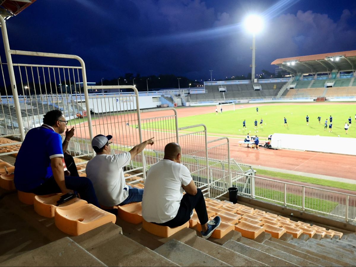 estadio pierre aliker martinica el salvador octubre 01