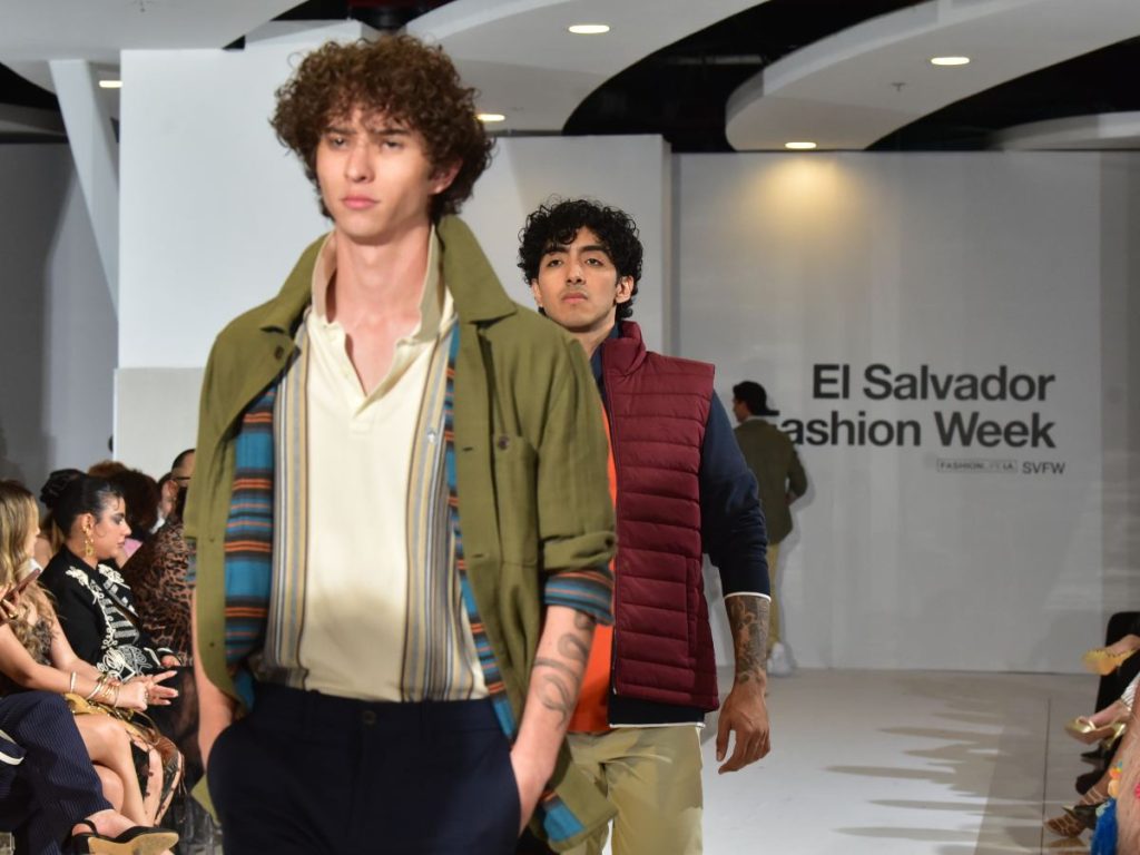 Original Penguin presentó On the Road, una colección masculina de estilo casual, tonos tierra y prendas versátiles en El Salvador Fashion Week.