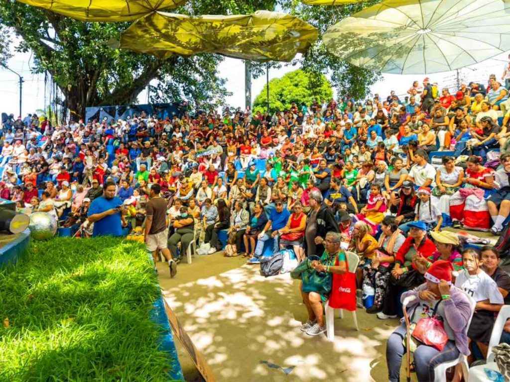 Más de 20,000 personas asistieron al Festival de Abuelos celebrado en el parque El Cafetalón, Santa Tecla.