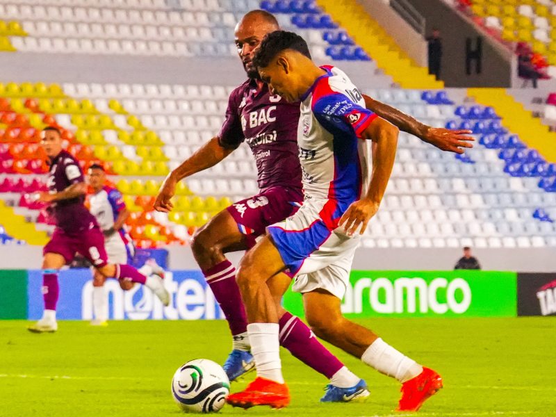 Firpo no consiguió superar la defensa de Saprissa y terminó igualando 0-0 en San Salvador.