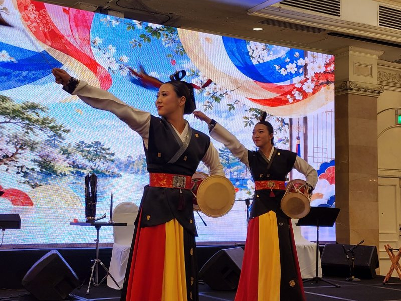 Artistas presentaron una muestra de música y danza tradicional coreana durante la celebración. Foto elsalvador.com / Daniela Alegría
