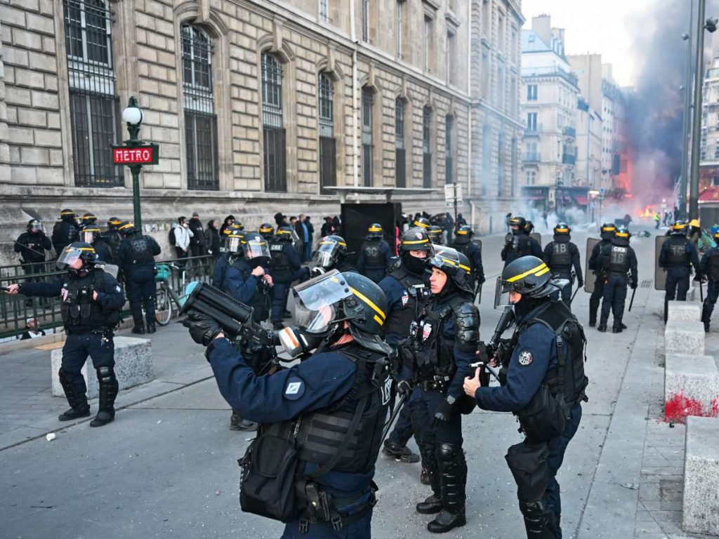Más de 2.500 personas fueron detenidas durante los incidentes ocurridos al margen de las protestas.