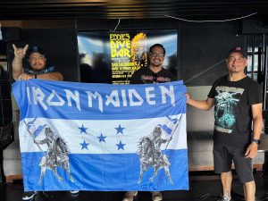 Amigos viajan de Estados Unidos y Honduras por concierto de Iron Maiden en El Salvador