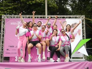 Más de 500 corredores participaron en la cuarta edición de Kilómetros Rosa 2026, realizada el 4 de octubre en El Salvador. Foto: cortesia