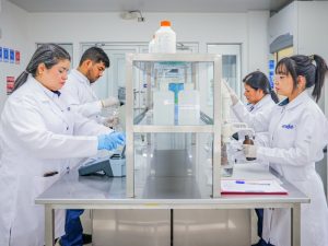 El nuevo Laboratorio de Calidad del Agua de la Región Oriental está ubicado en San Miguel y cuenta con ocho áreas especializadas de análisis.